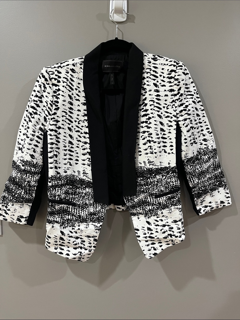 Black & White Patterned Open-Front Blazer Jacket